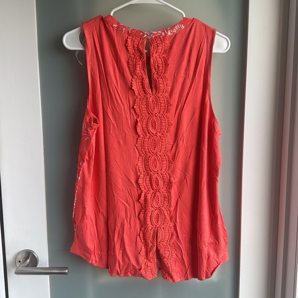 Daniel Rainn Floral Crochet Top - Picture 5 of 6